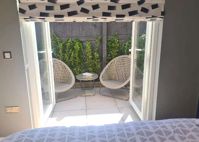 Self-Contained And Peaceful En-Suite With Garden